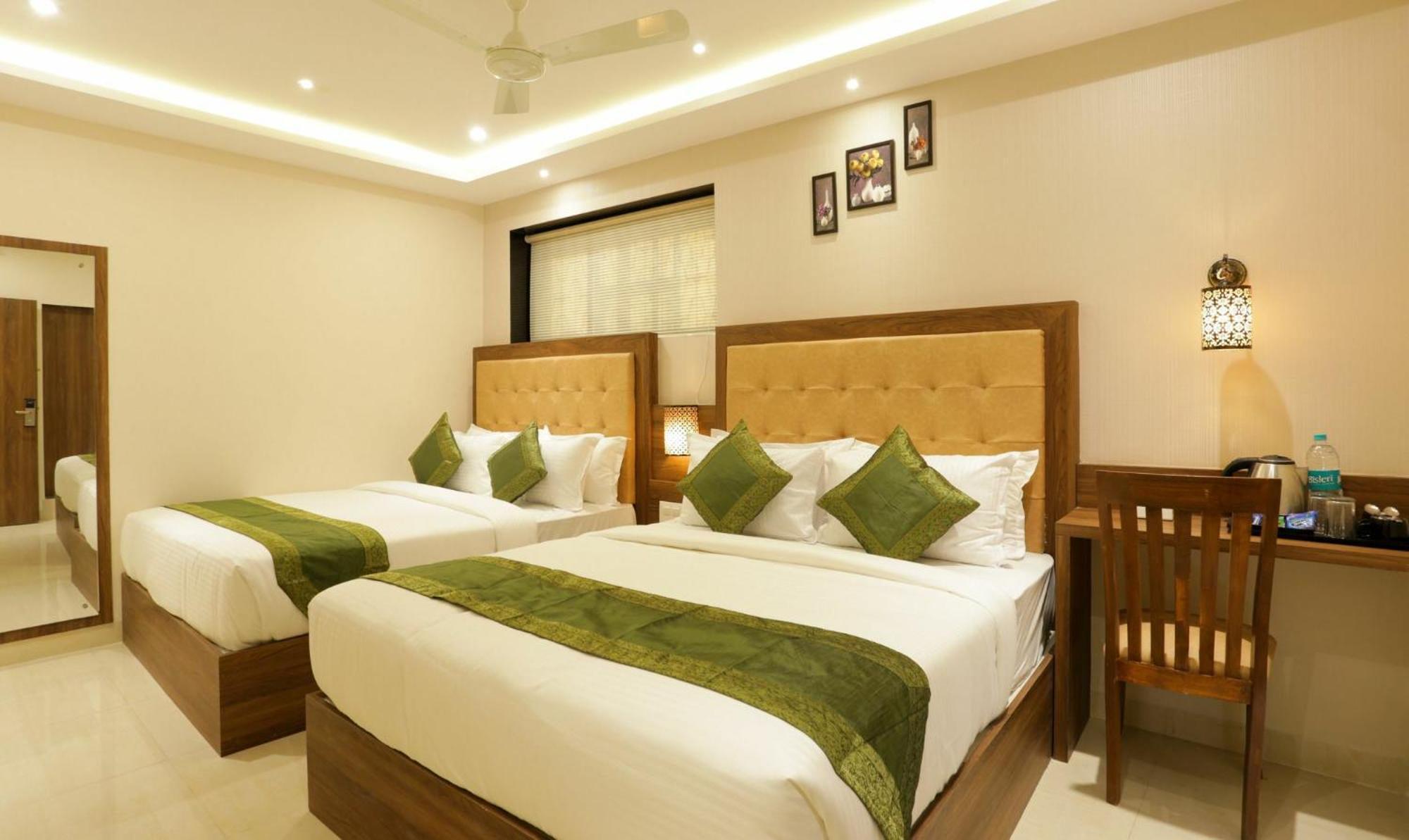 Hotel Amber Palace เดห์ราดุน ภายนอก รูปภาพ